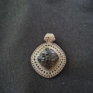 Exquisite Silver and Black Pendant Necklace
